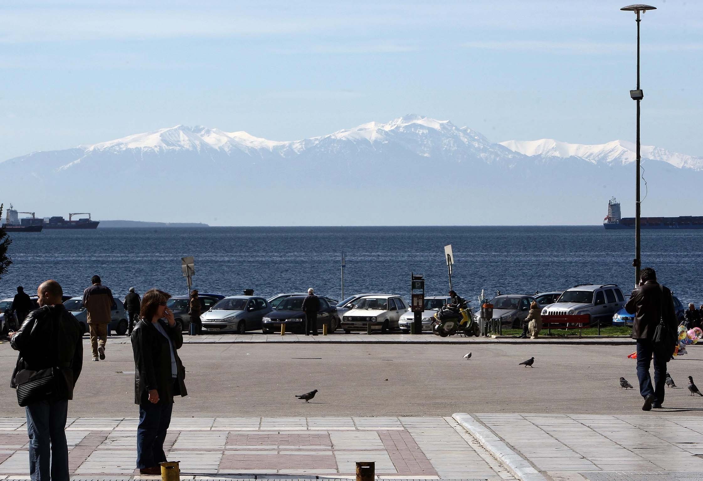 Λήστευαν περαστικούς απειλώντας τους με σύριγγα