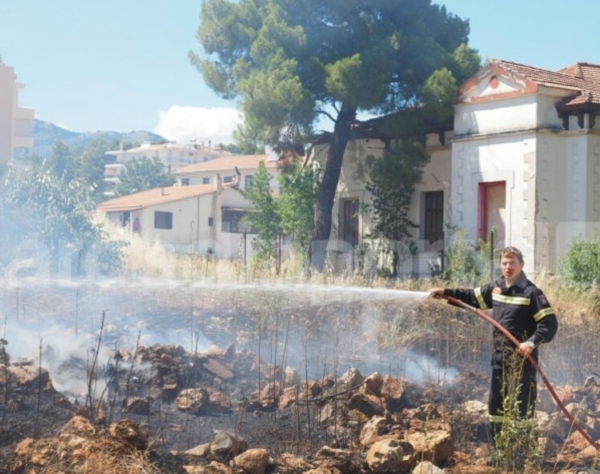 Φωτιά σε οικόπεδο στην Τρίπολη (ΦΩΤΟ & VIDEO)