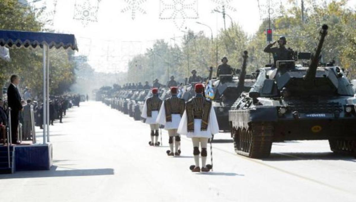 Το παρασκήνιο της σύγκρουσης για τη παρέλαση που οδηγεί σε συμβολική” παρουσία 4 αρμάτων 1 F-16