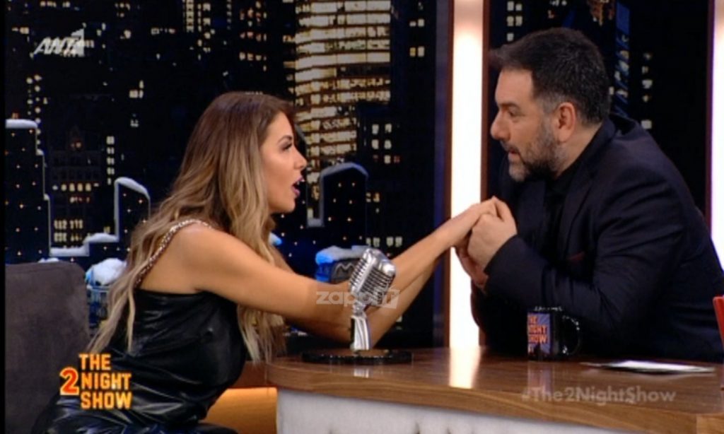 Ο Αρναούτογλου την “έπεσε” εν ψυχρώ στη Χατζίδου – “Κόκαλο” η τραγουδίστρια!