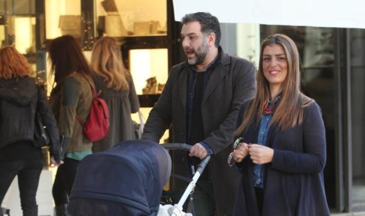 Γρηγόρης Αρναούτογλου – Κατερίνα Κόκλα: Βόλτες με τον γιο τους