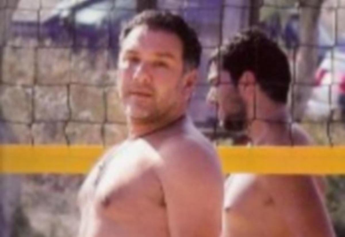 Γρηγόρης Αρναούτογλου: Βρέθηκε στην άμμο παίζοντας beach volley