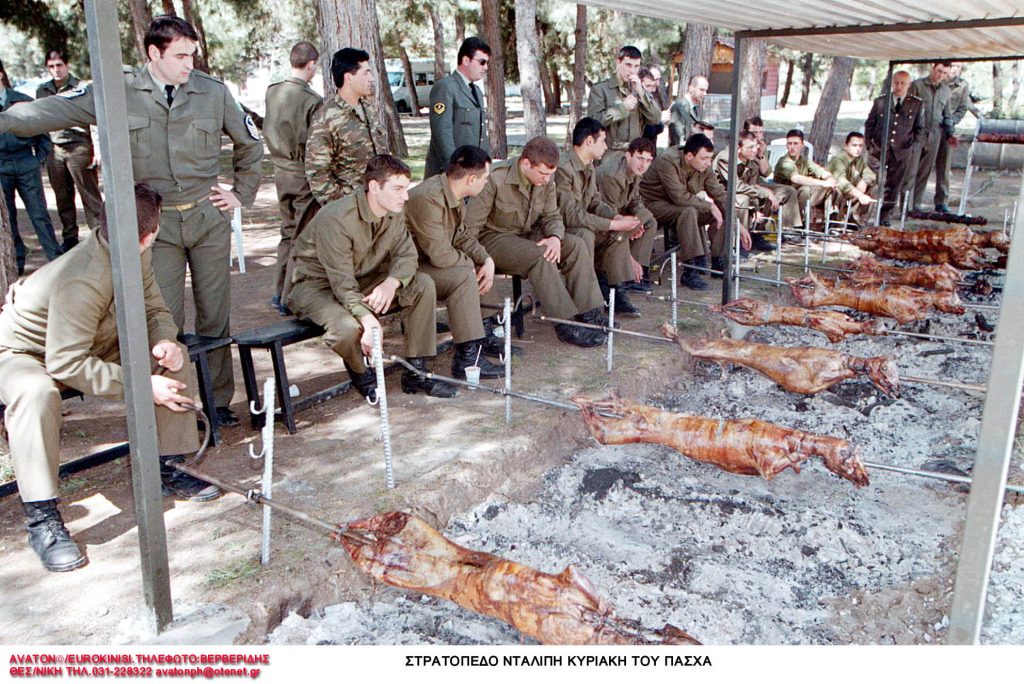 Το Πάσχα στις ΕΔ προ και μετά ΔΝΤ! Φωτογραφίες-έκπληξη