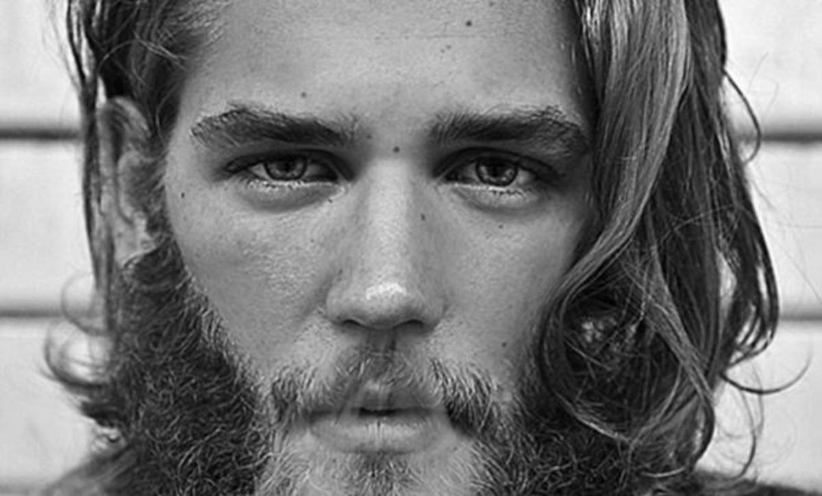 Αυτός λένε ότι είναι ο πιο σέξι άντρας στη γη αυτή; Το πιστεύεις;