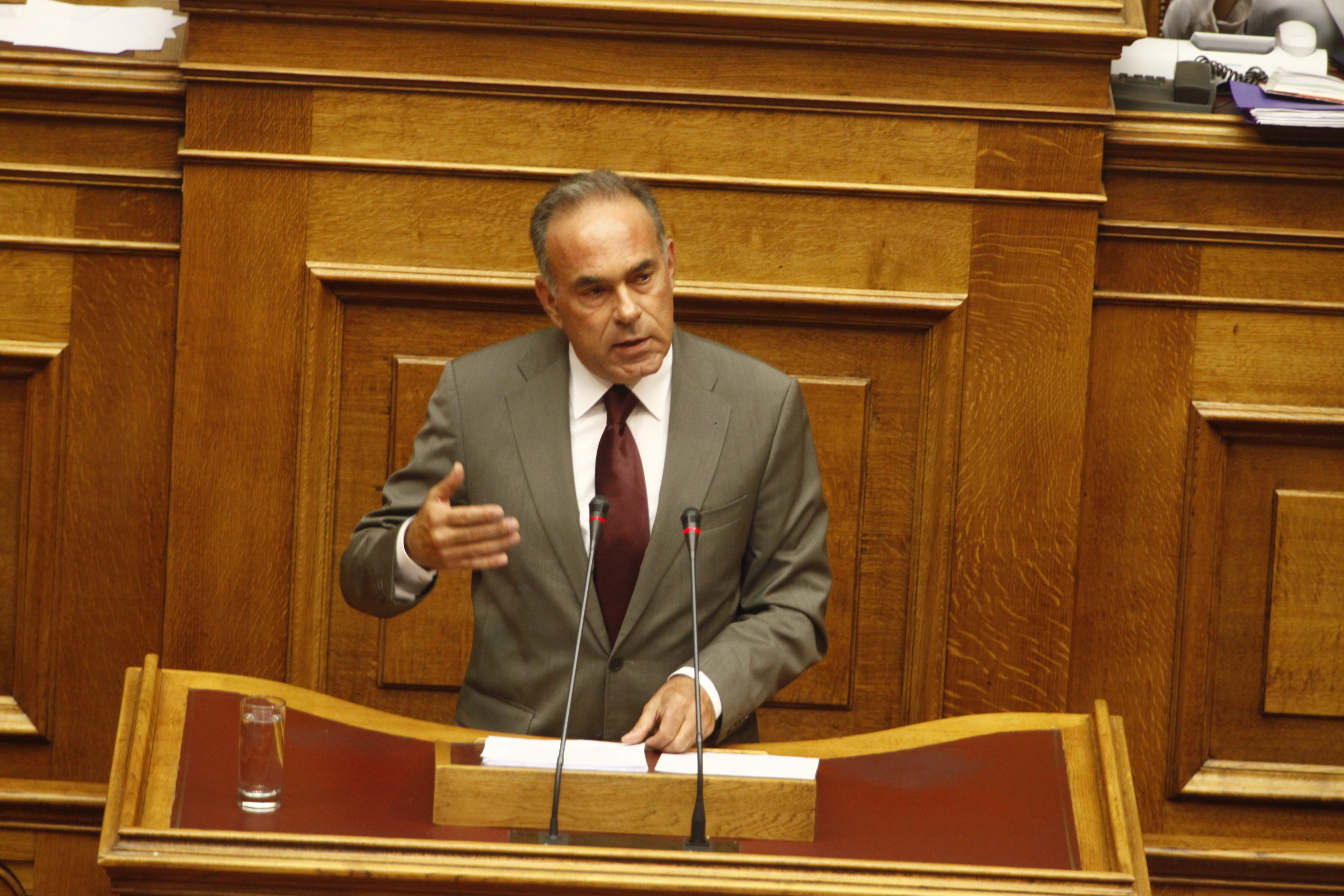 Αρβανιτόπουλος και πρυτάνεις προσπαθούν να γεφυρώσουν το χάσμα