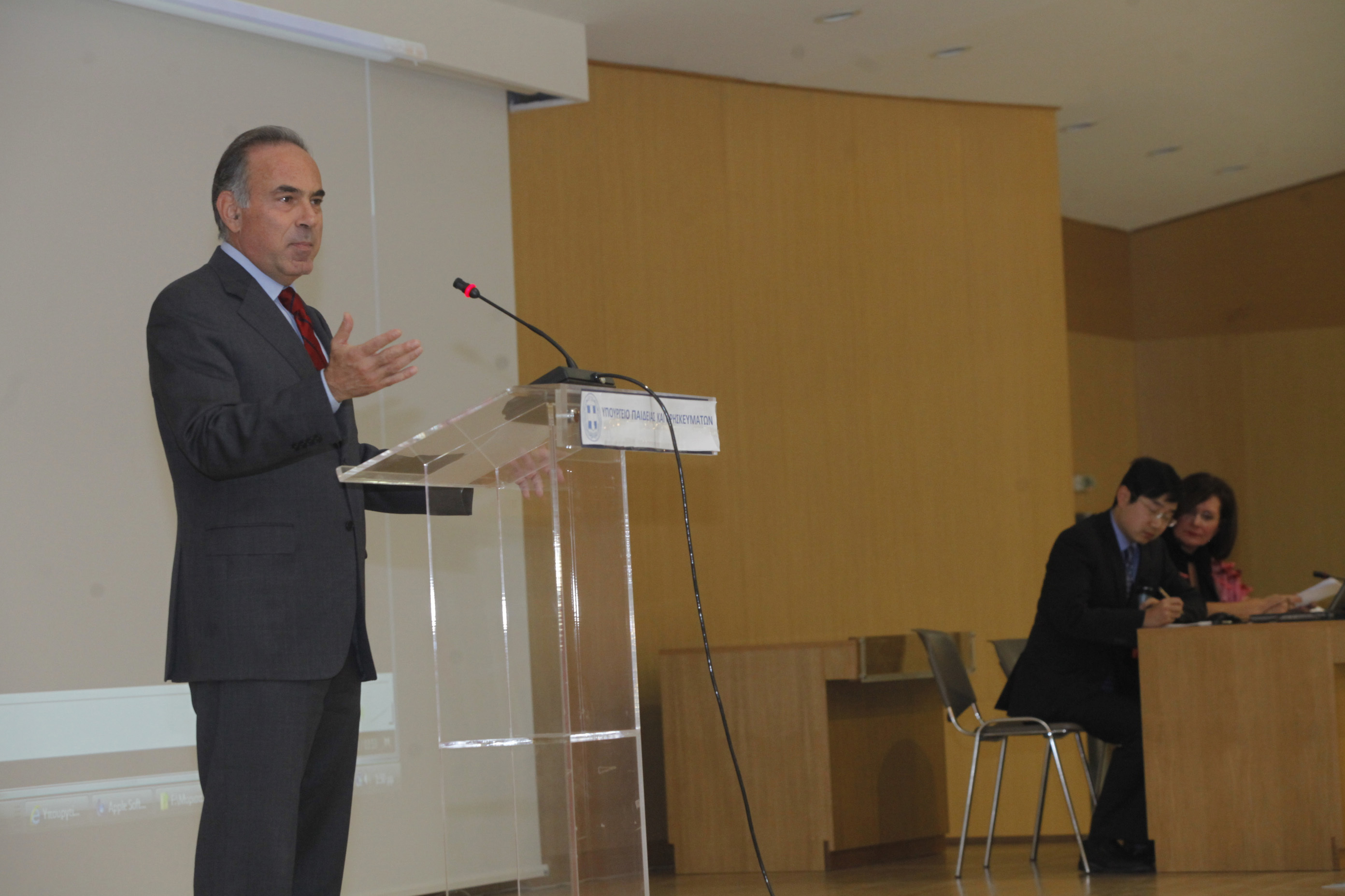 Αρβανιτόπουλος σε Πελεγρίνη: Να κάνεις δημόσια δήλωση για να ανοίξει το Πανεπιστήμιο!