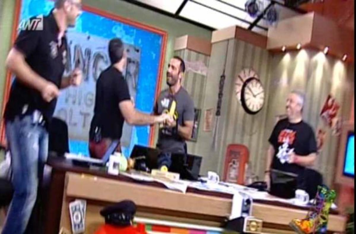 Οι  “Ράδιο Αρβύλα” χορεύουν ο ” Βαγγέλης τσιου”