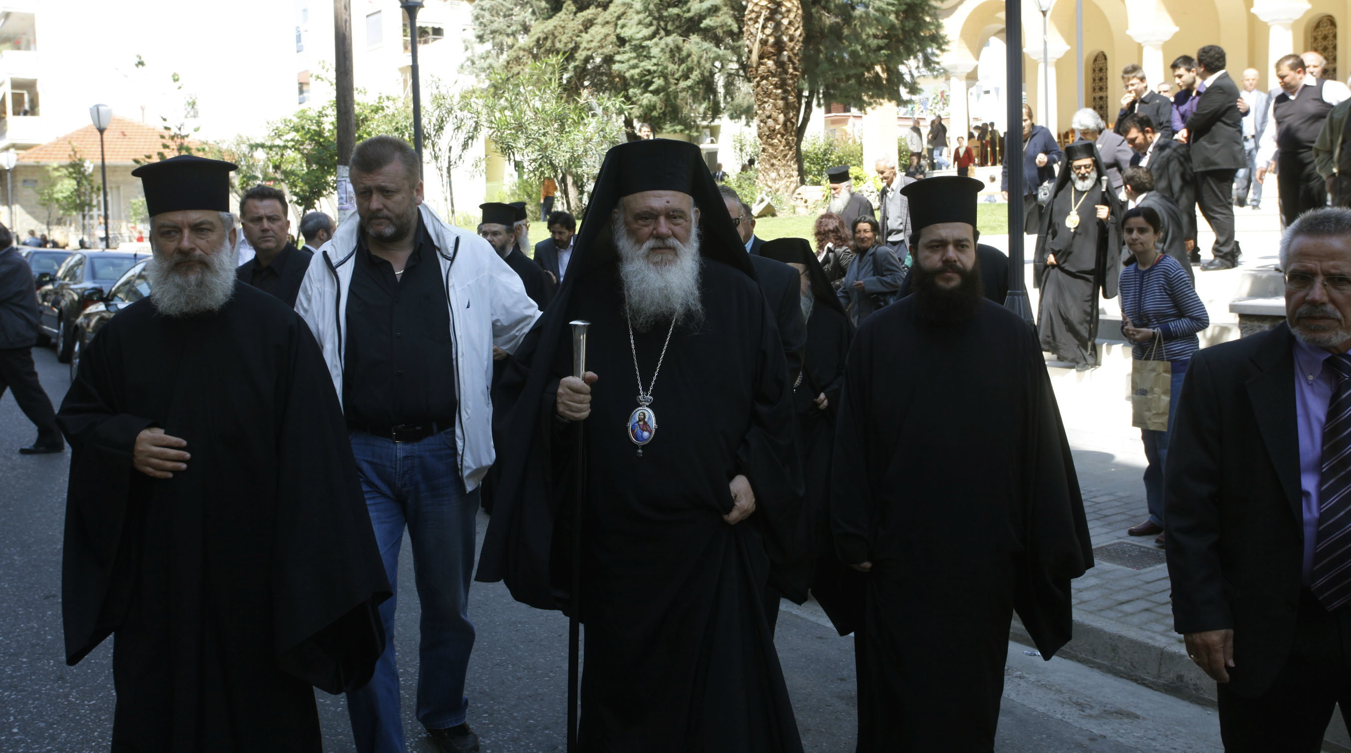 Αρχιεπίσκοπος: “Πάρτε πίσω το κρατικό αυτοκίνητο που μου δίνετε”