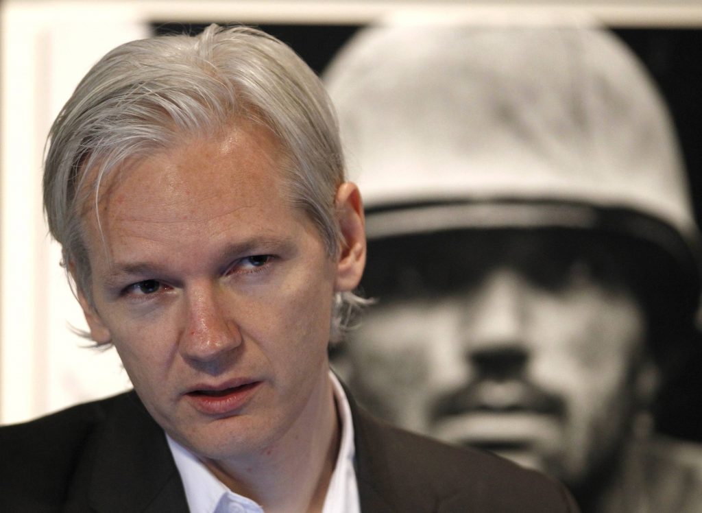 Γκάφα των αρχών – Εκαναν λάθος στο ένταλμα και απέφυγε ο Mr Wikileaks την σύλληψη
