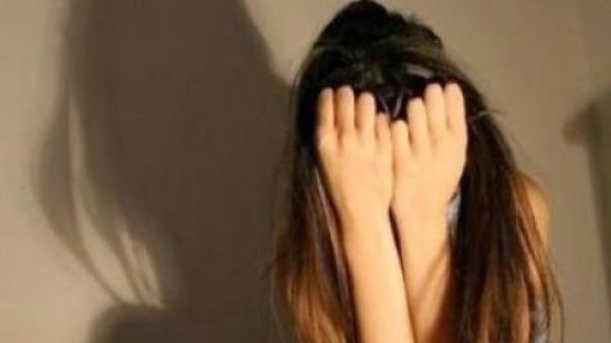 Πατριός-σάτυρος χάιδευε την ανήλικη «κόρη» του