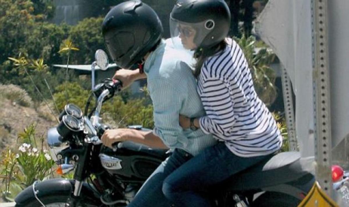 A. Kutcher – M. Kunis: Βόλτα και με τη μηχανή! Ακόμη φίλοι;