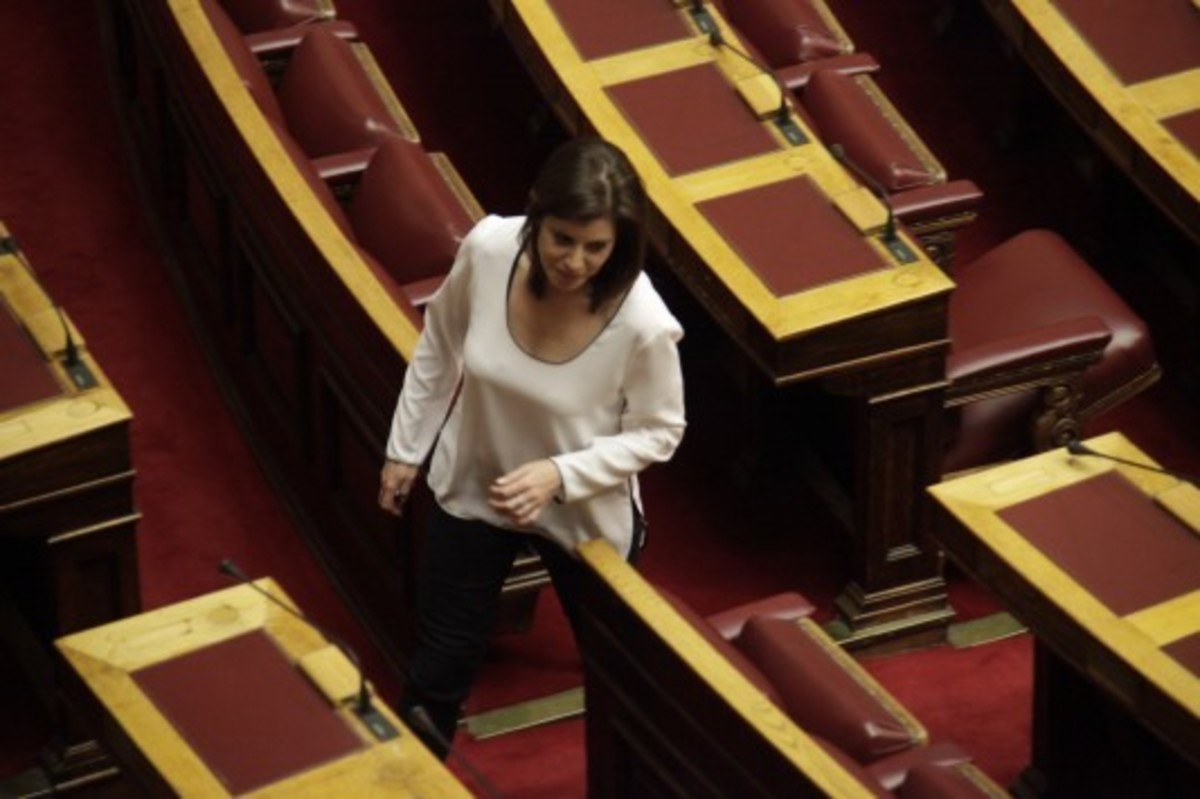 «Πυροβολεί» τους καραμανλικούς η Άννα Μισέλ
