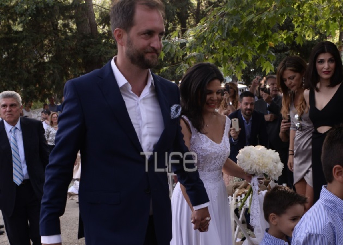 Μαρίνα Ασλάνογλου – Δημοσθένης Πέππας: Οι πρώτες φωτογραφίες από το γάμο τους στη Σκιάθο!