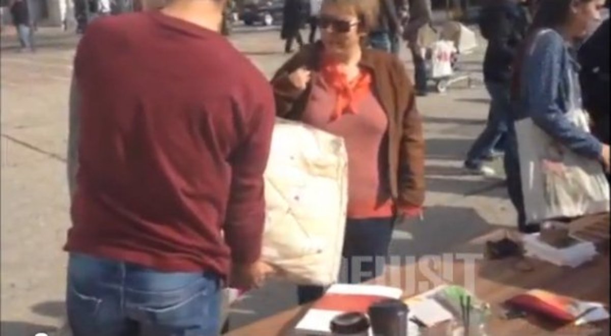 Μαζεύουν ρούχα για τους άστεγους