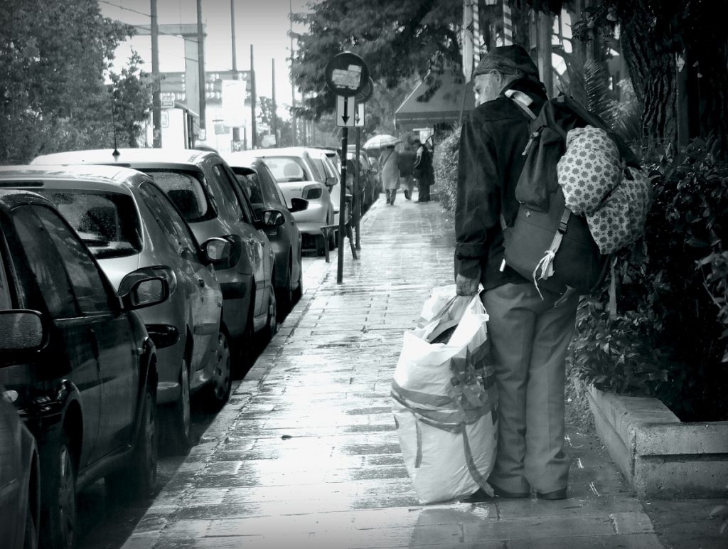 Ανοικτοί χώροι για φιλοξενία αστέγων στον Πειραιά ενόψει της κακοκαιρίας
