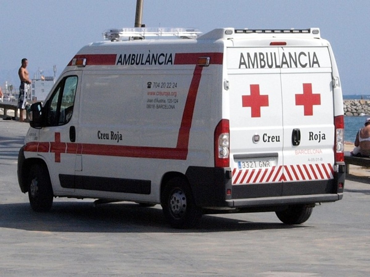 Απίστευτο! Πρόστιμο σε οδηγό ασθενοφόρου που σταμάτησε για να σώσει ηλικιωμένη γυναίκα