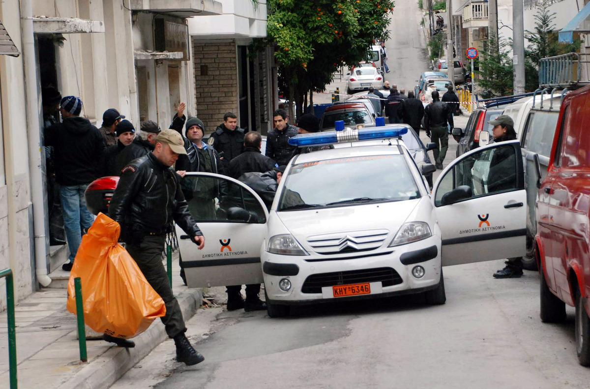 Απατεώνες μπαίνουν σε καταστήματα και παριστάνουν τους ελεγκτές