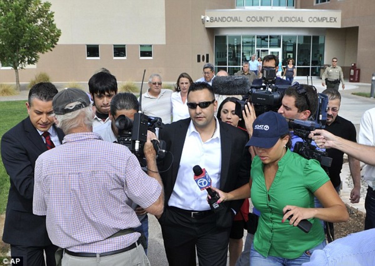 Στα δικαστήρια οι αστυνομικοί που θέλουν να έχουν απεριποίητα γένια