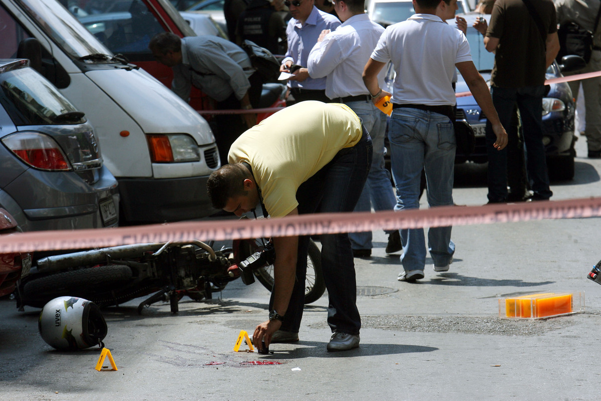 Συναγερμός στα Ιλίσια! Άγνωστος πυροβόλησε αστυνομικούς