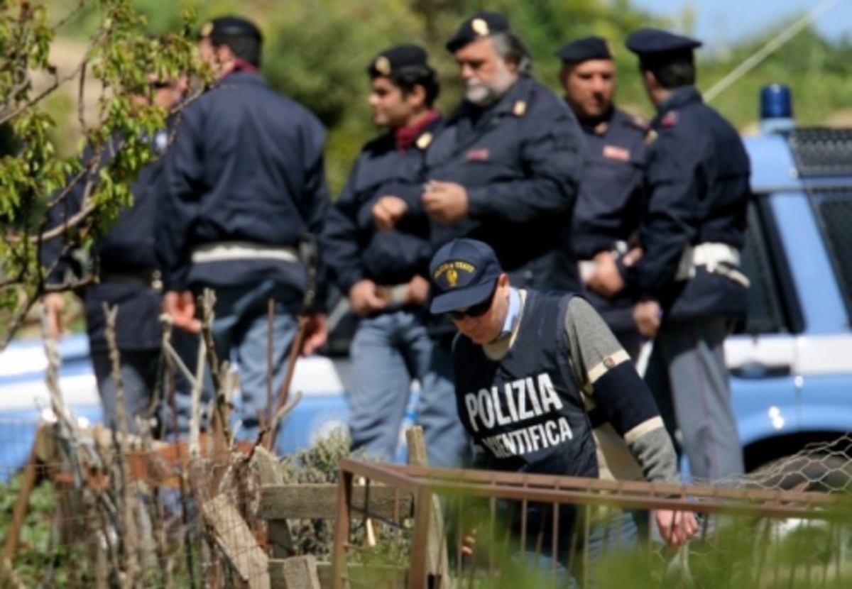 Οφειλέτης στην Ιταλία κρατάει όμηρο και απειλεί να αυτοκτονήσει