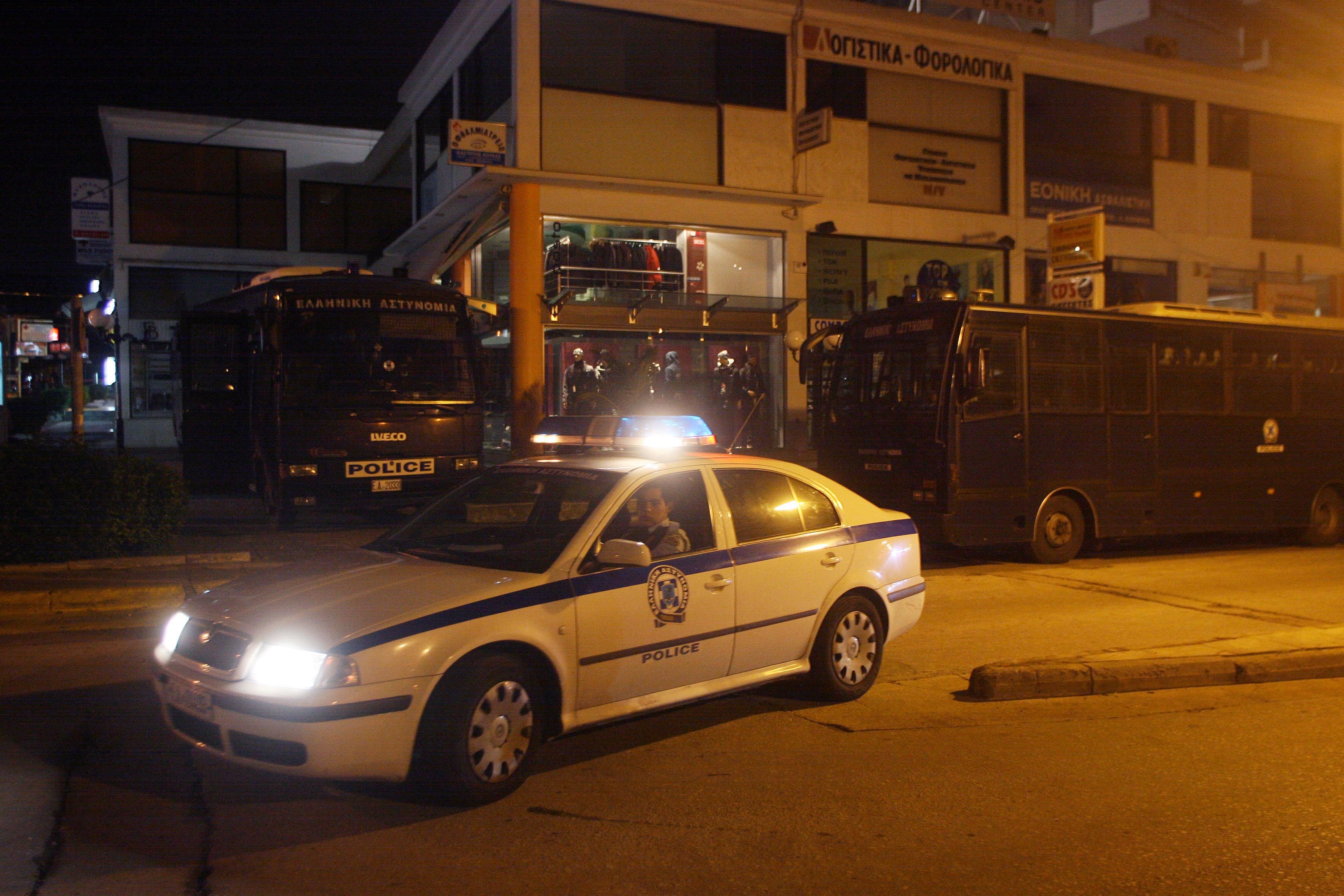 Έκοψε τον λαιμό του μέσα στο αστυνομικό τμήμα