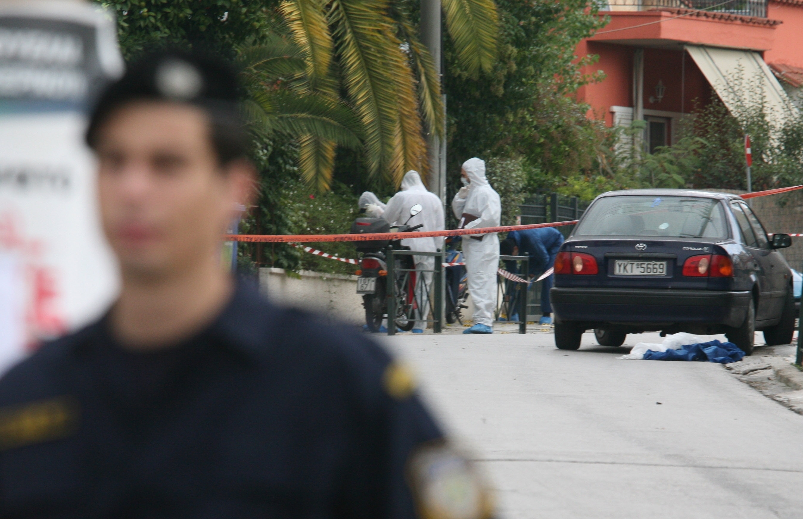 Λάρισα: Έσπασαν στο ξύλο δύο αδερφές