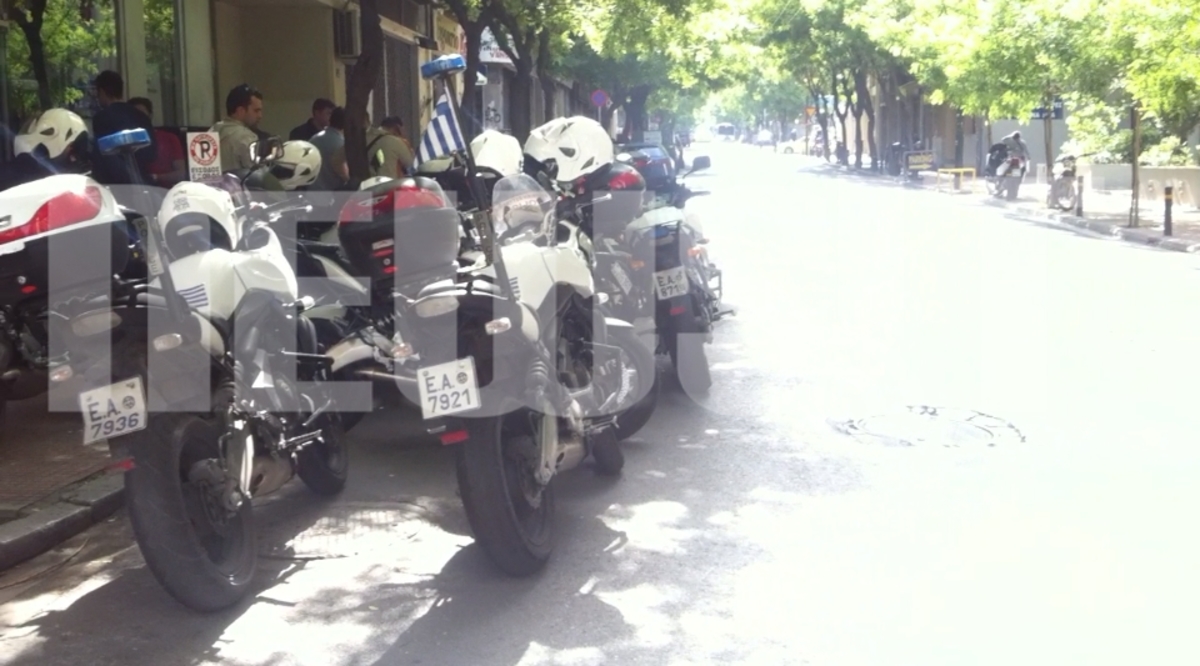 Έντονη η αστυνομική παρουσία στην οδό Ηπείρου
