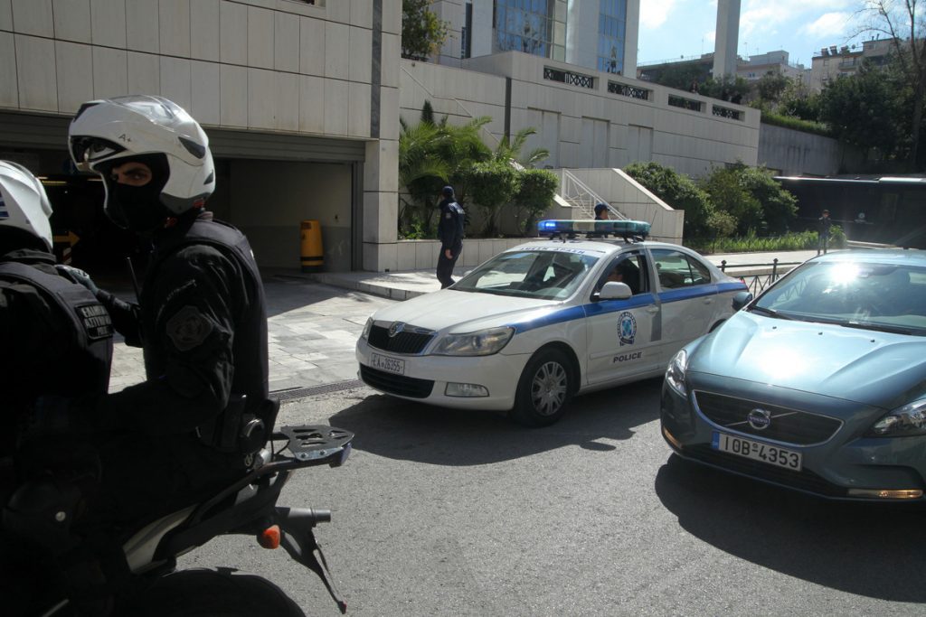 Δεν έπεισε το ΣτΕ ο αστυνομικός που έκλεβε, μέθαγε και τζόγαρε