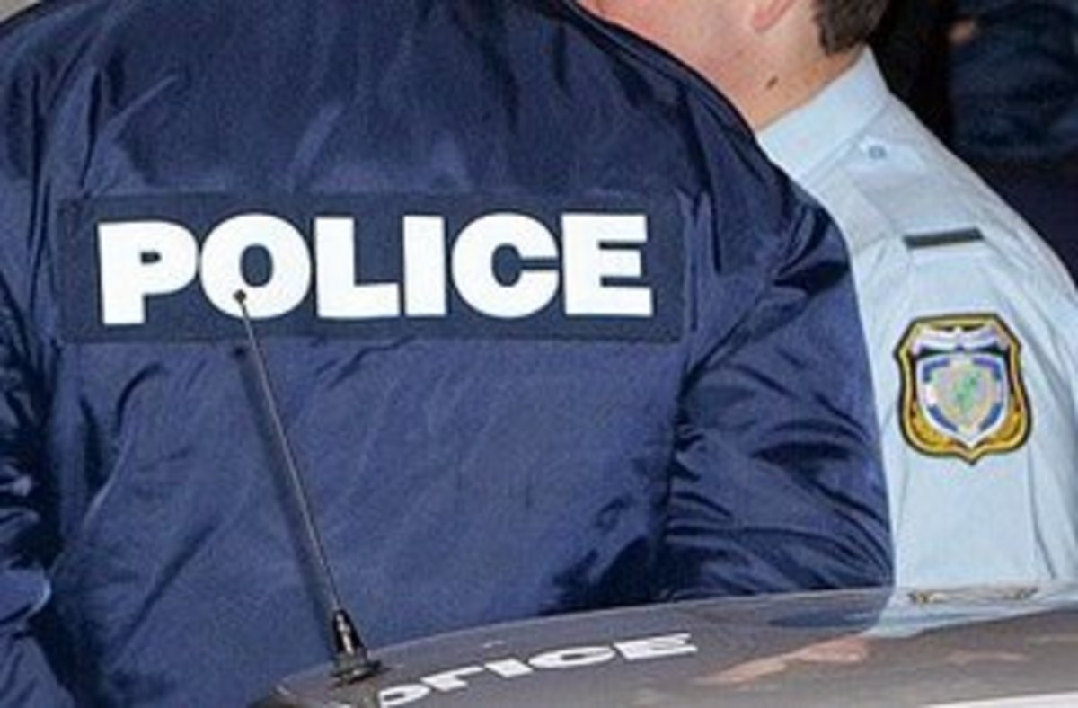 Ηράκλειο: “Αστυνομικοί με κουκούλες τρομοκράτησαν το γιο μας”