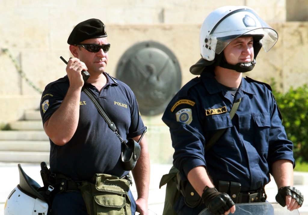 Καταγγελίες αστυνομικών για την κρυφή συχνότητα των ΜΑΤ