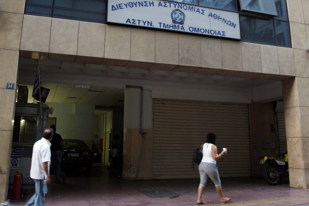 Ανοικτά πιο πολλές ώρες τα Α.Τ. για την έκδοση ταυτοτήτων