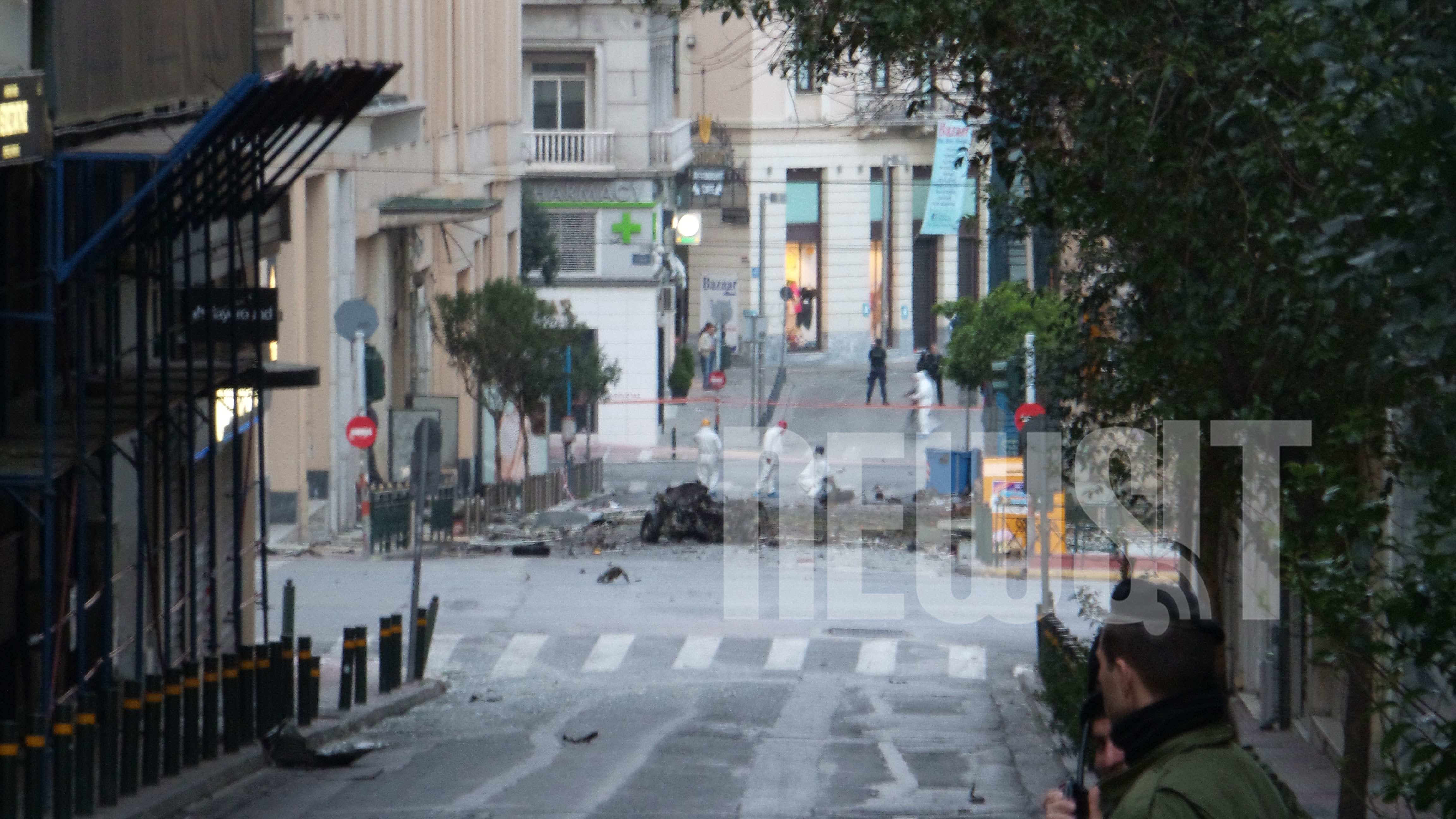 Παγιδευμένο με εκρηκτικά αυτοκίνητο εξερράγη στο κέντρο της Αθήνας – Μεγάλες υλικές ζημιές, δεν υπάρχουν τραυματισμοί