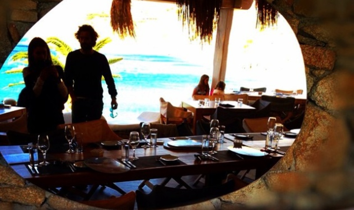 Αθηνά Οικονομάκου! Τελευταίες μέρες με τον καλό της στο νησό των ανέμων