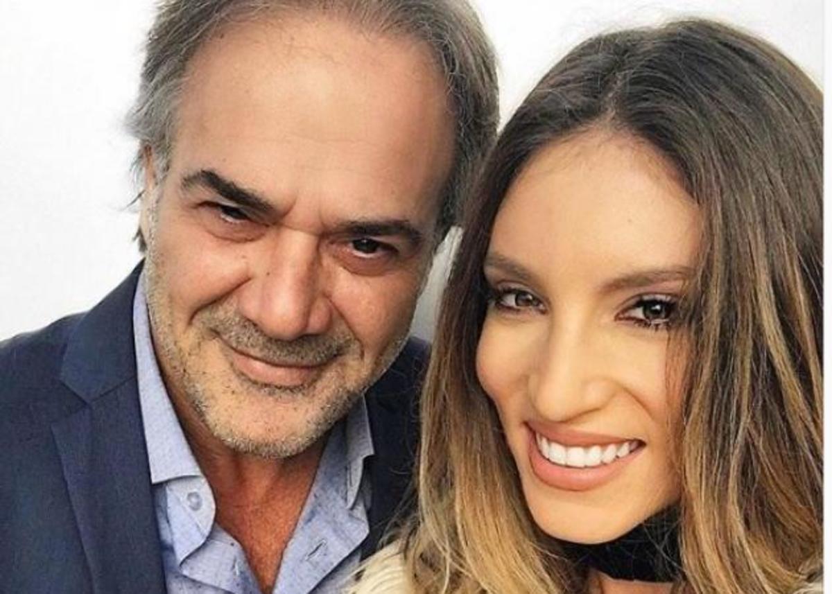 Δεν θα πιστεύετε πώς η Aθηνά Οικονομάκου βοηθάει τον Παύλο Ευαγγελόπουλο!