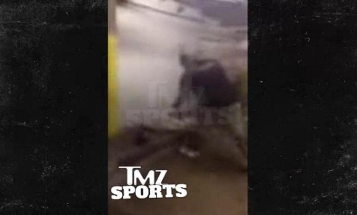 Γνωστός αθλητής πέταξε νερό σε άστεγο για να τον διώξει από το μαγαζί του! (βίντεο)