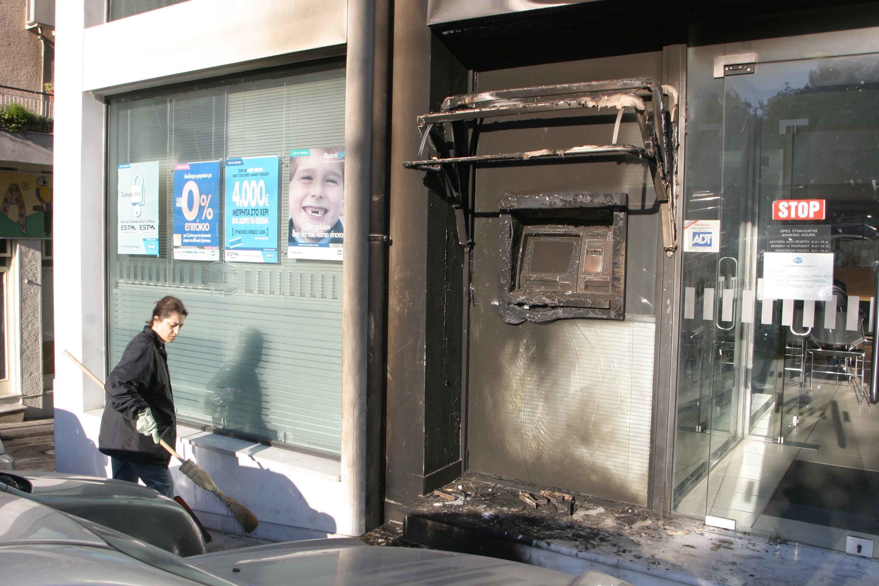 Σε οκτώ λεπτά τίναξαν στον αέρα τρία ΑΤΜ