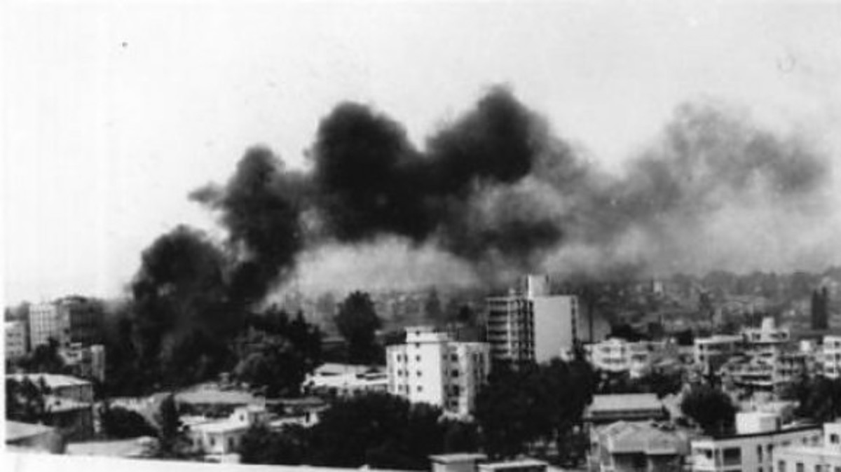 Ματωμένη επέτειος – Οι Ελληνοκύπριοι θρηνούν, στα κατεχόμενα γιορτάζουν…