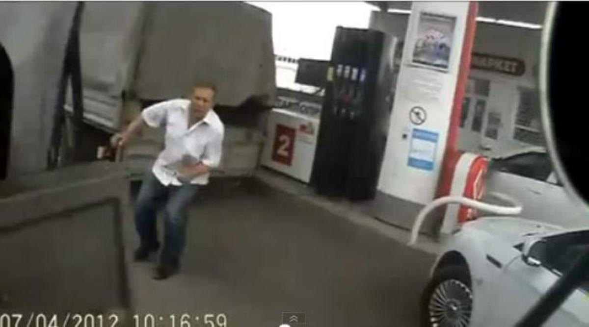 Απίστευτα τυχερός! Γλύτωσε από βέβαιο θάνατο ένας Ρώσος που βρέθηκε στη μέση μιας σύγκρουσης σε βενζινάδικο!