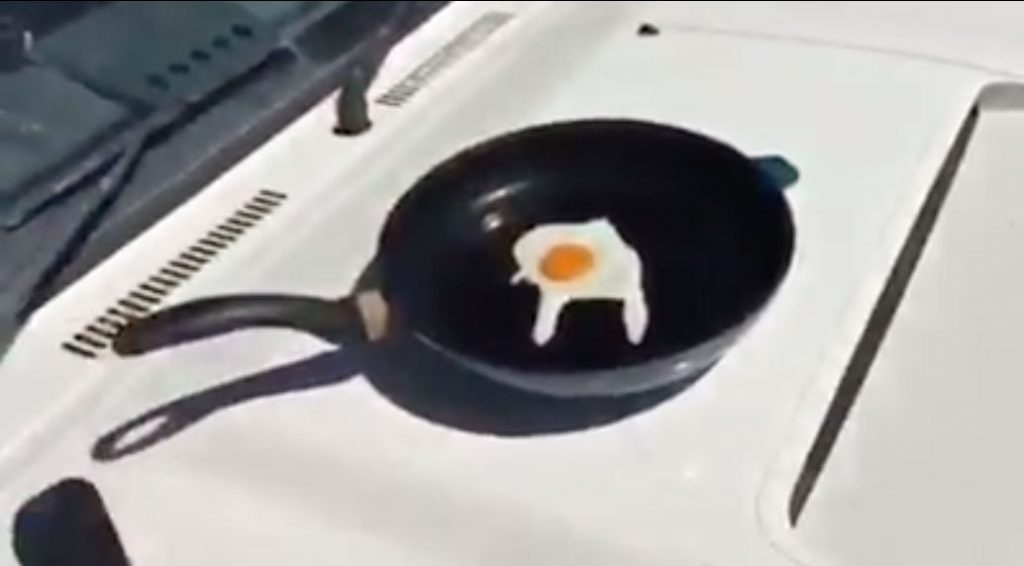 Τηγανίζεις αυγό στον ήλιο… Το video που κάνει θραύση στο Facebook