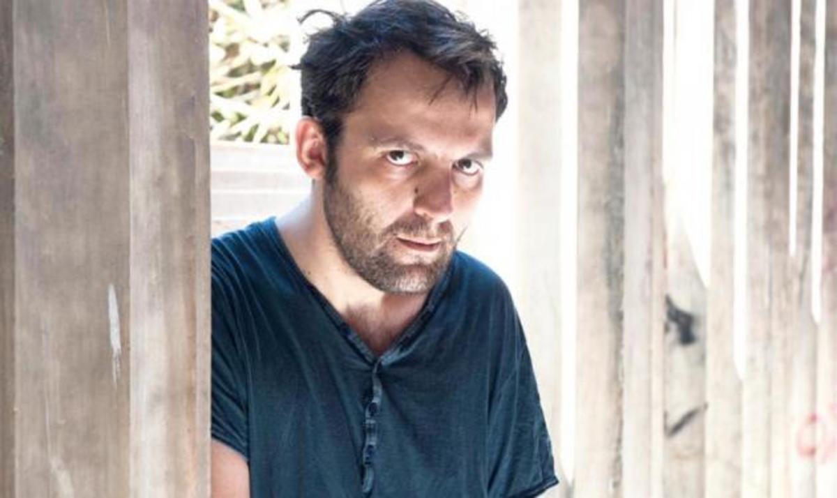 O Αύγουστος Κορτώ εξηγεί γιατί ανακοίνωσε στο facebook το γάμο με τον σύντροφό του