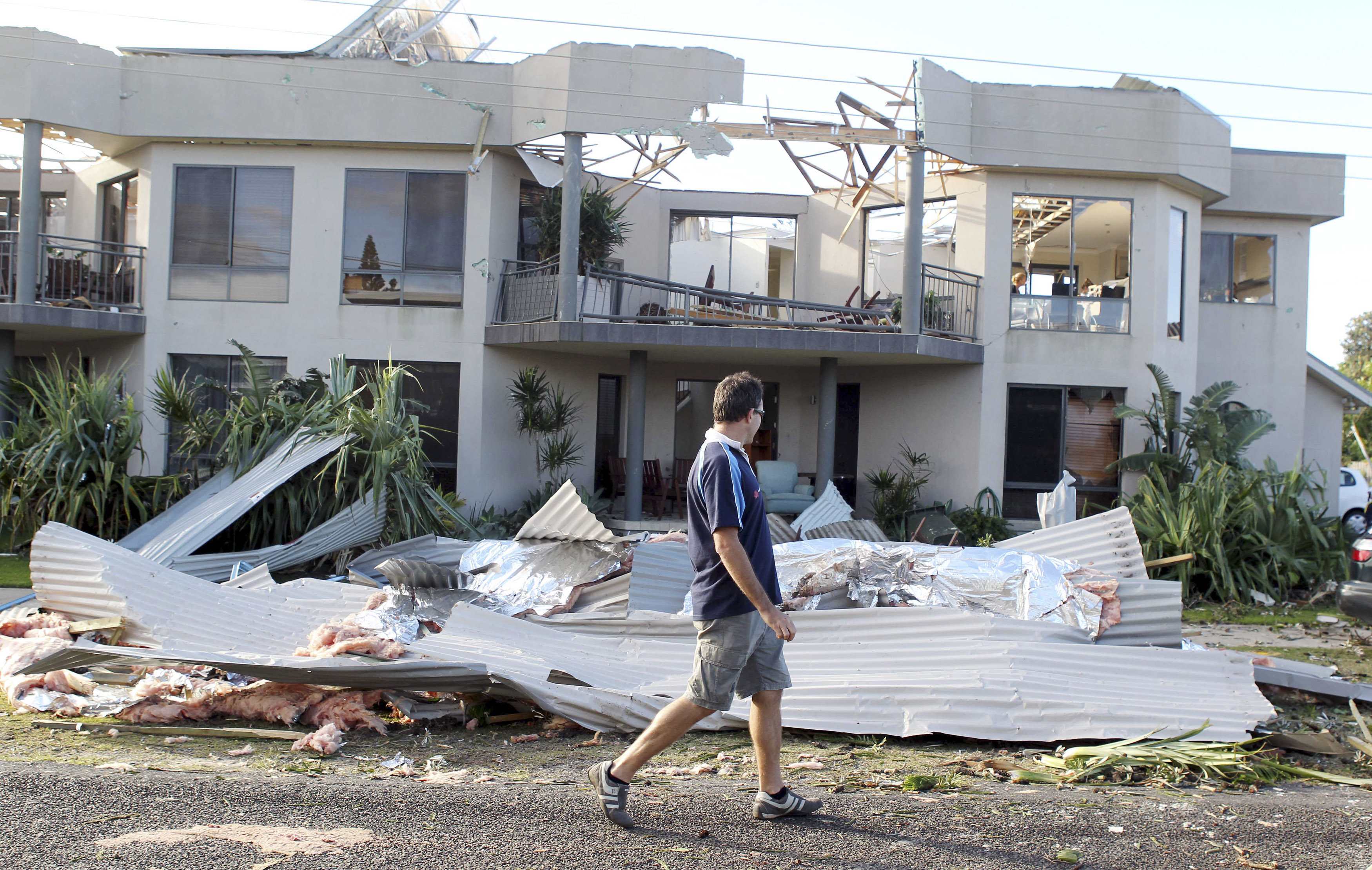 Συντρίμμια άφησε πίσω του ο τυφώνας - ΦΩΤΟ REUTERS
