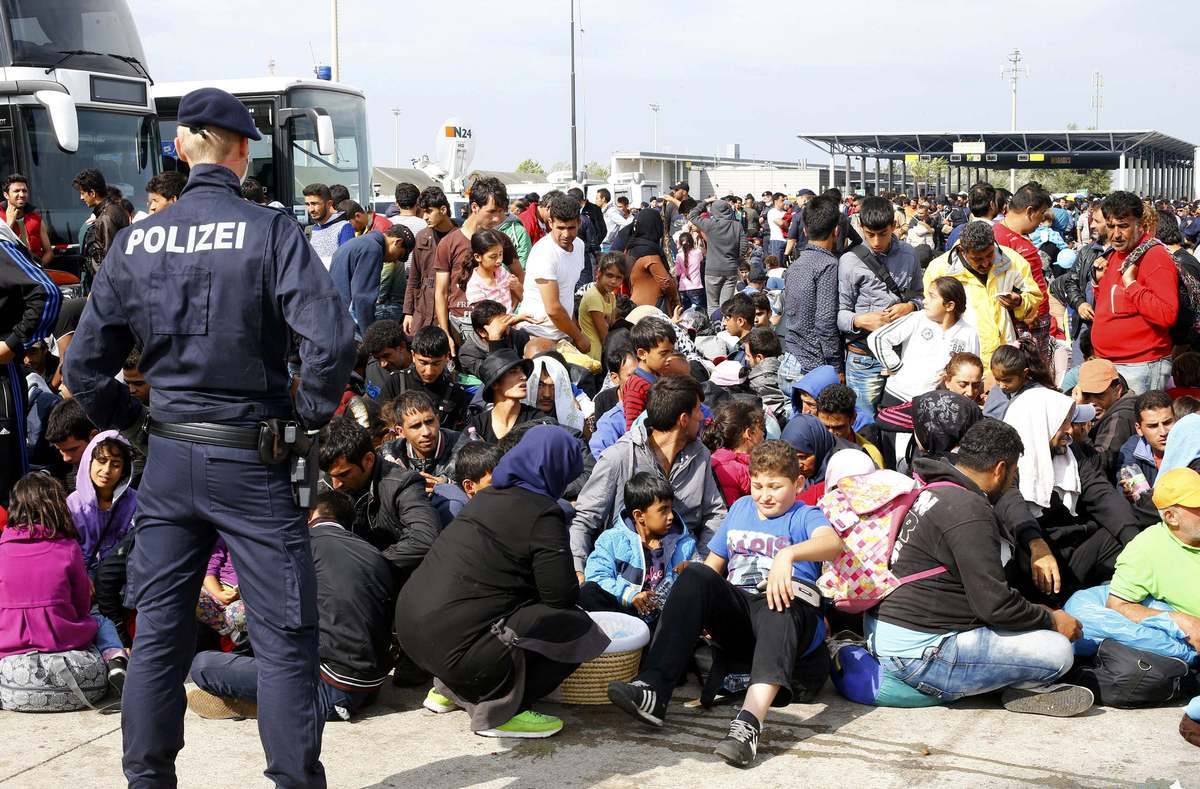 Στέλνει στρατό στα σύνορα για τους πρόσφυγες η Αυστρία