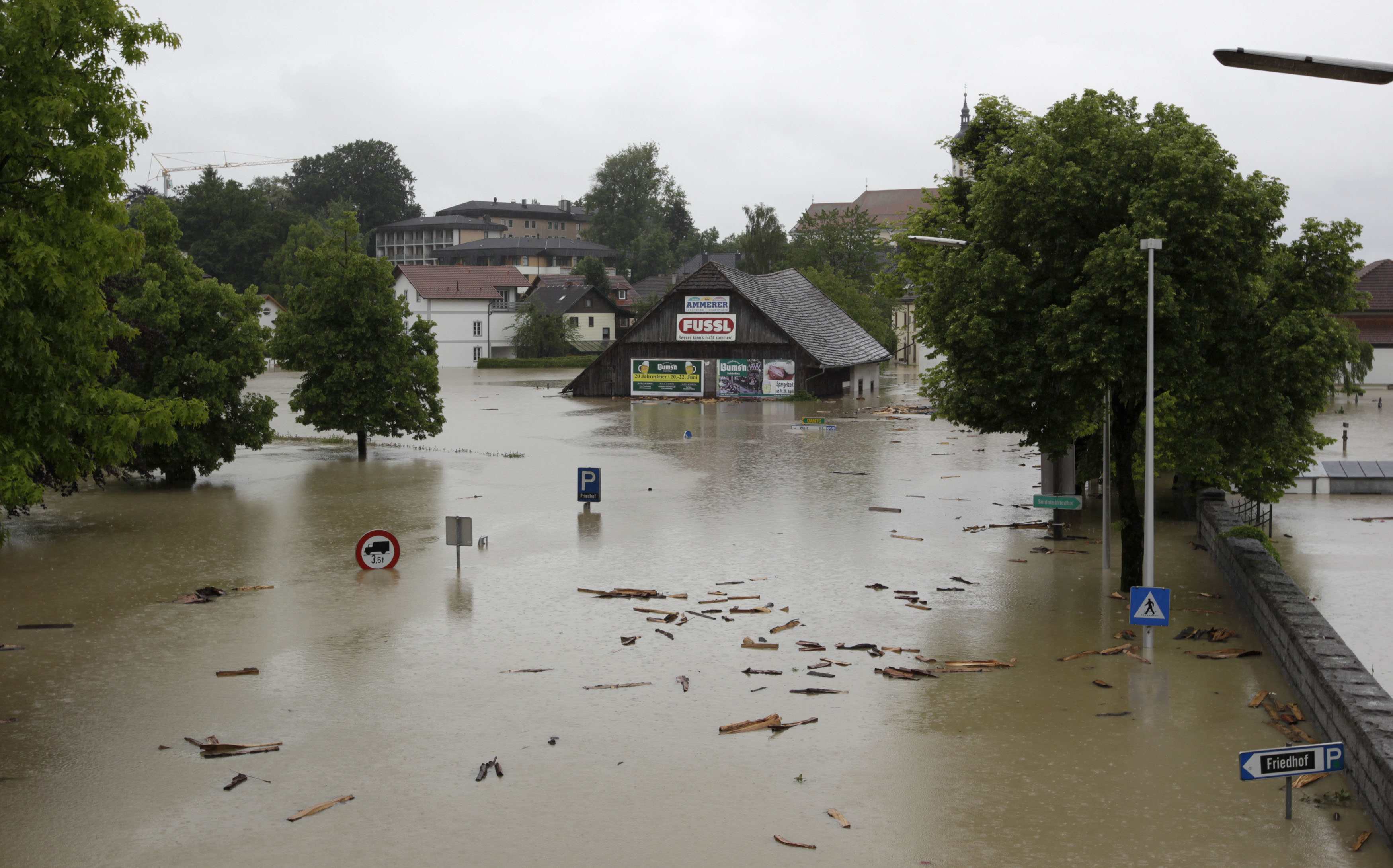 Συγκλονιστικές εικόνες από τις πλημμύρες στην κεντρική Ευρώπη – Τουλάχιστον 6 νεκροί και πολλοί αγνοούμενοι