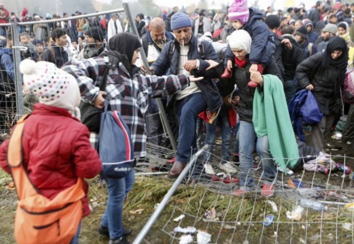 Η Αυστρία ζητά από τον Γιούνκερ “οικονομικά κίνητρα” για το Προσφυγικό