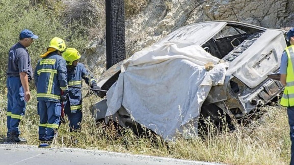 Φρίκη! Κάηκε ολοζώντανη όταν έπεσε με το όχημα της σε κολόνα ρεύματος