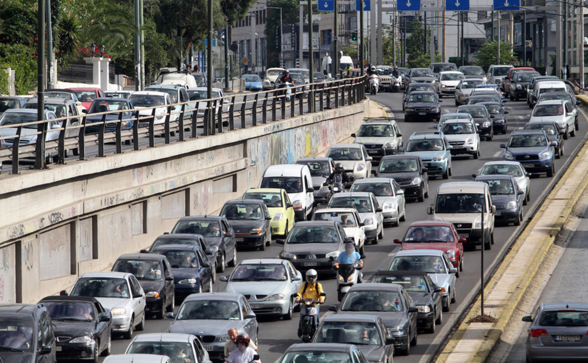 Χαμένος χρόνος! 13 ώρες και 2 λεπτά τη βδομάδα στο δρόμο οι Έλληνες