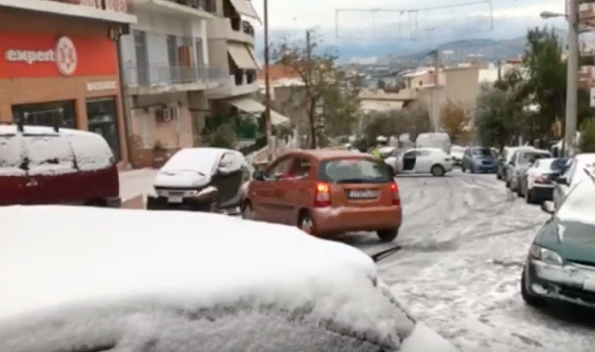 “Χορεύοντας” στον πάγο – Περιπέτεια για οδηγό [vid]