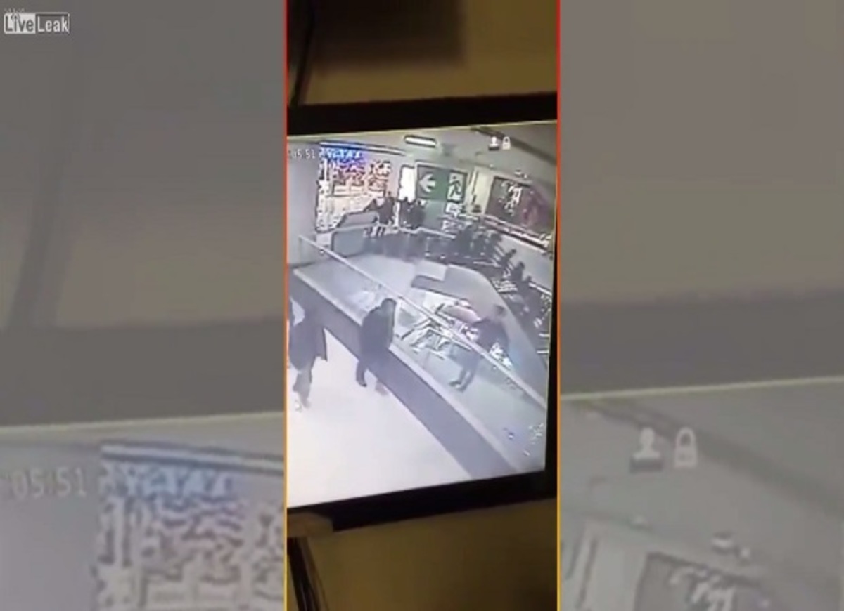 Σοκαριστικό βίντεο: 14χρονος αυτοκτονεί μέσα σε εμπορικό κέντρο! [vid]