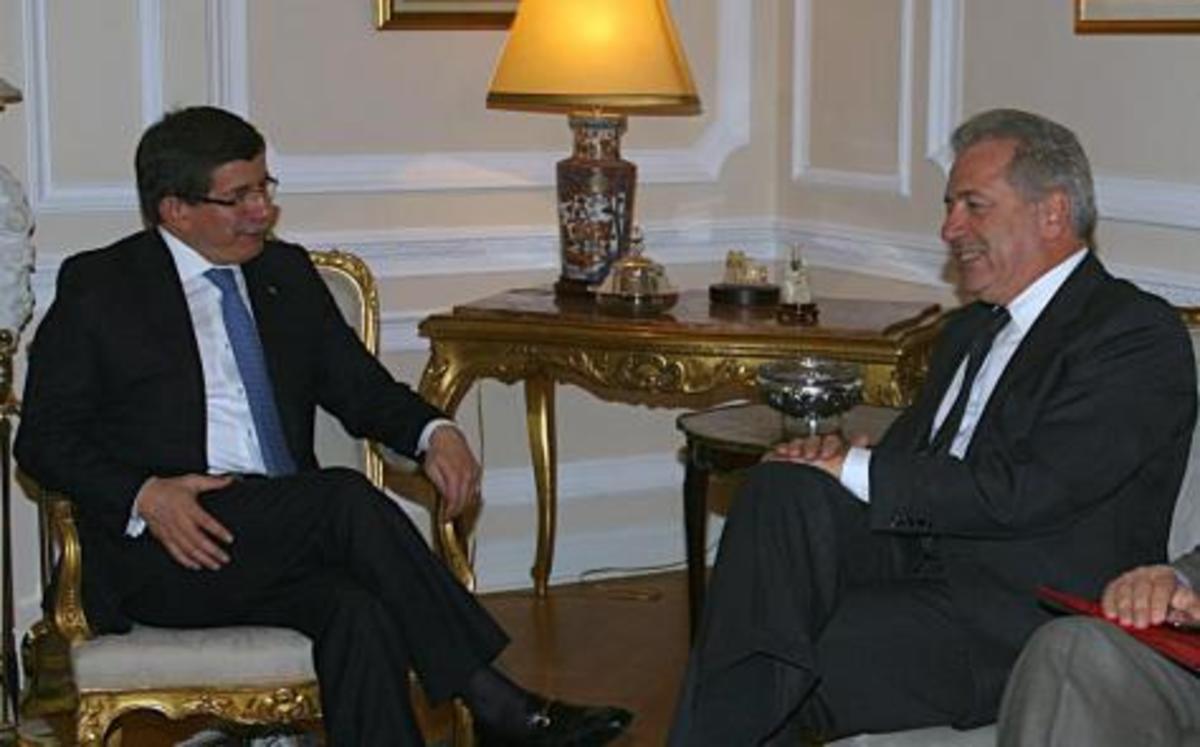 Τηλεφωνική συνομιλία Αβραμόπουλου-Νταβούτογλου. Μήνυμα προς Ερντογάν