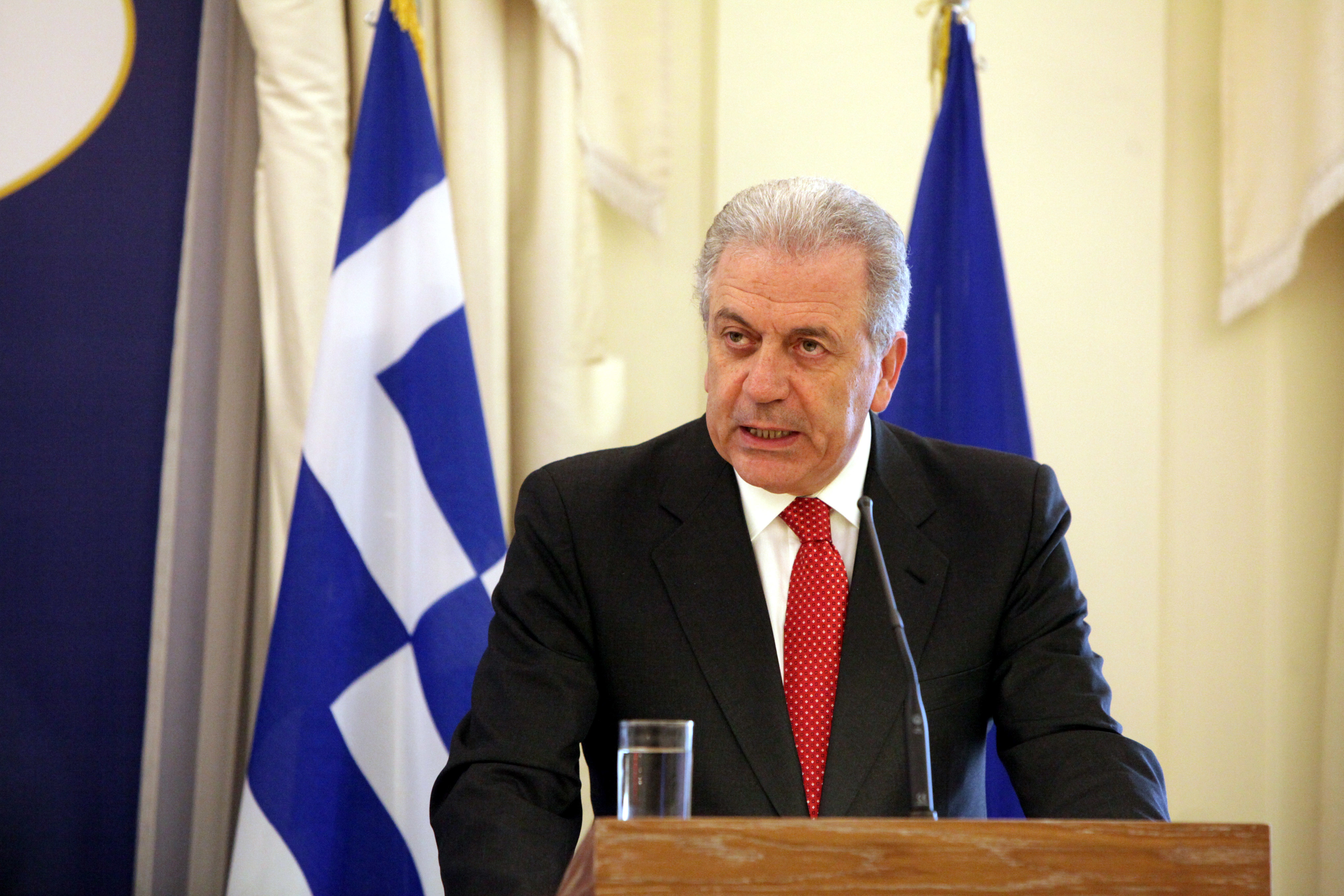 Μήνυμα Αβραμόπουλου για τη δολοφονία Βρετανού στρατιώτη